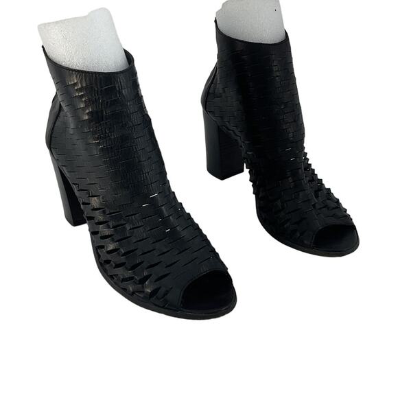 Womens Piampiani Black Laser Cut Leather Bootie 8.5 Preowned - Picture 1 of 7